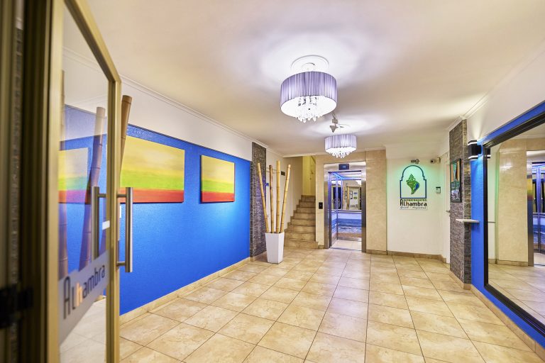 Hall de ingreso, hacia el ascensor